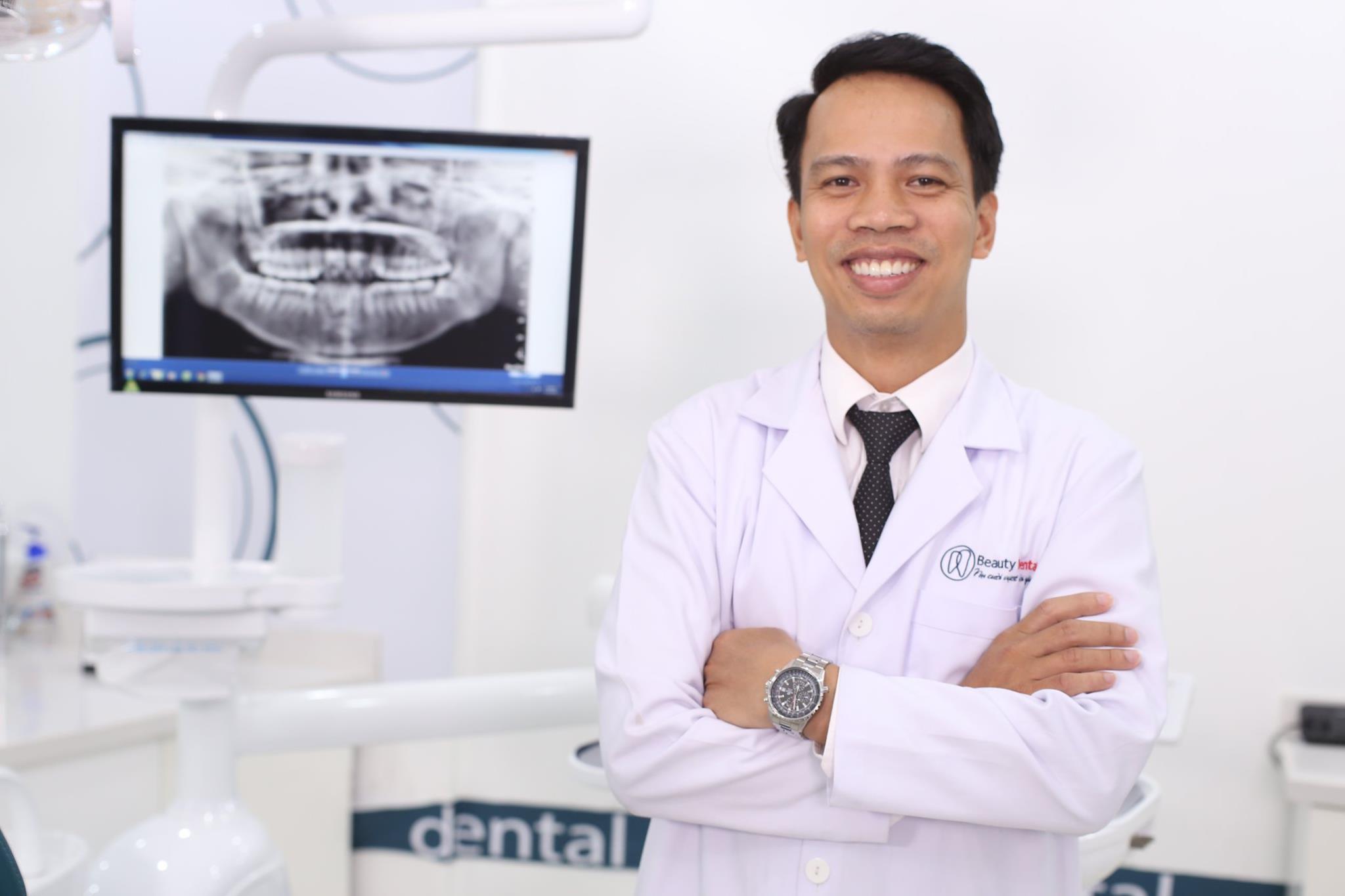 Thạc sĩ - Bác sĩ Trần Đức Trinh hiện là giám đốc phòng khám Beauty Dental