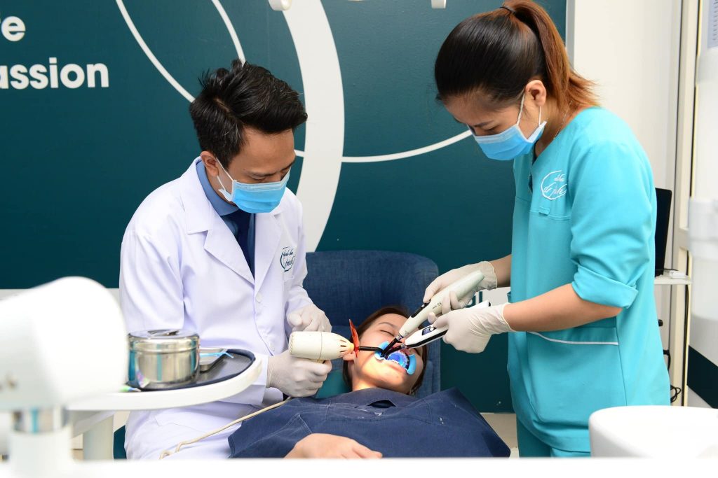 Cắm vít niềng răng giúp khách hàng giảm thời gian điều trị 